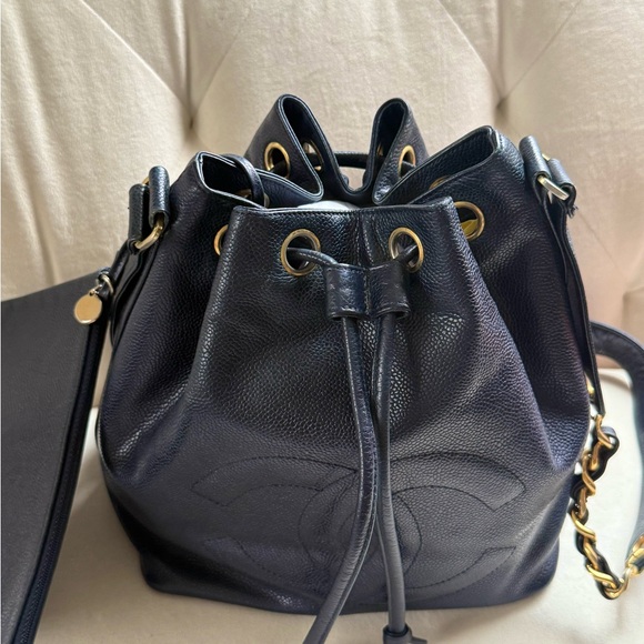 Vintage Chanel Caviar Navy Blue 24k Gold plated hardware Drawstring Bucket Bag - Picture 10 of 14